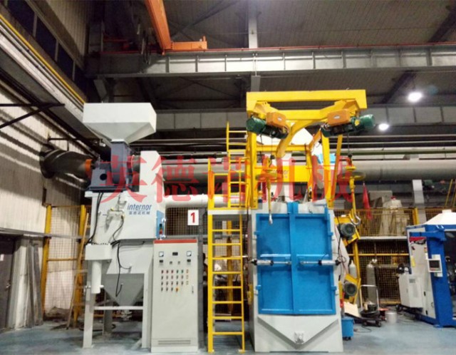 電動(dòng)汽車(chē)電機(jī)外殼拋丸處理-雙吊鉤式拋丸機(jī)